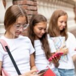 सेफ नहीं फेसबुक-इंस्टा, मेटा पर 3161 करोड़ रुपए का जुर्माना:अमेरिकी कोर्ट ने माना – युवाओं में सोशल मीडिया लत के समान