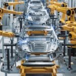 जर्मनी में कार इंडस्ट्री पर मंडरा रहे संकट के बादल:ईवी से पेट्रोल, डीजल और गैस वाली छोटी कारों की बिक्री घटने का खतरा