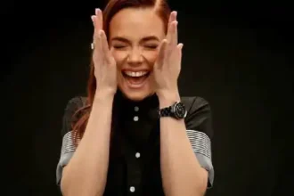 गलतियों पर खुद को न कोसें, तनाव हंसी में उड़ाएं:मनोवैज्ञानिक का दावा- खुद की गलतियों पर हंसना लोगों को आपसे मानवीय रूप से जोड़ता है; इससे आत्मविश्वास मजबूत होगा