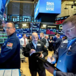 ईरान-इजराइल जंग के बीच अमेरिकी शेयर बाजार 900 अंक गिरा:47,000 अंक पर कारोबार कर रहा; कच्चे तेल की कीमतें और बेरोजगारी दर बढ़ने का असर