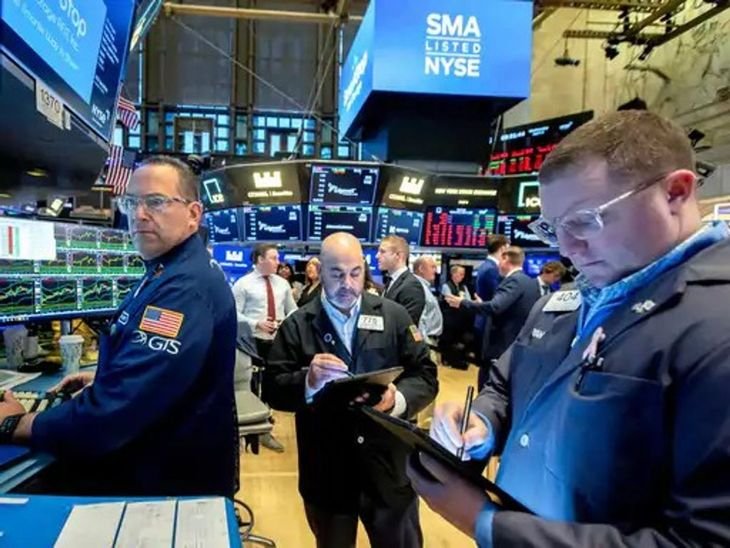 ईरान-इजराइल जंग के बीच अमेरिकी शेयर बाजार 900 अंक गिरा:47,000 अंक पर कारोबार कर रहा; कच्चे तेल की कीमतें और बेरोजगारी दर बढ़ने का असर