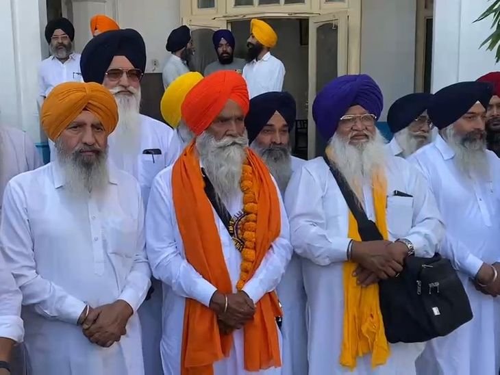 अटारी बॉर्डर पर 27 सिख श्रद्धालुओं को रोका:BSF ने लिस्ट में नाम न होने का दिया हवाला, बैसाखी मनाने पाकिस्तान जा रहा जत्था