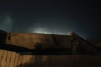 नाथद्वारा में मेगा हाईवे की निर्माणाधीन पुलिया का हिस्सा गिरा:हादसे से मजदूर बाल- बाल बचे, जाम लगा; लोगों ने क्वालिटी पर उठाए सवाल