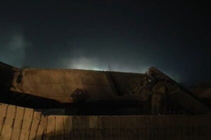 नाथद्वारा में मेगा हाईवे की निर्माणाधीन पुलिया का हिस्सा गिरा:हादसे से मजदूर बाल- बाल बचे, जाम लगा; लोगों ने क्वालिटी पर उठाए सवाल