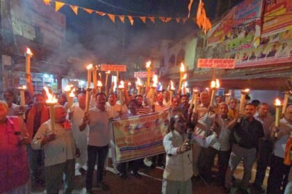 करौली में यूजीसी कानून के विरोध में मशाल जुलूस निकाला:सवर्ण समाज ने केंद्र सरकार से कानून वापस लेने की मांग की