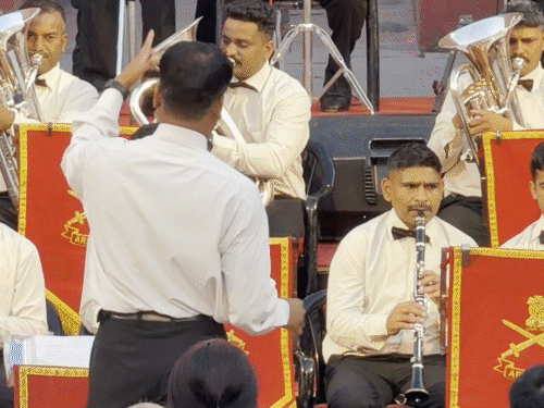 आर्मी सिम्फोनी बैंड से निकले देशभक्ति के सुर:जवाहर कला केंद्र में आर्मी के जवानों ने बजाए वाद्ययंत्र, रायसीना हिल और बीटिंग रिट्रीट का बजा संगीत