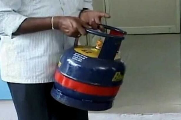 अब बिना एड्रेस प्रूफ के मिल सकेगा 5Kg वाला सिलेंडर:आधार-PAN जैसी सिर्फ एक फोटो-ID दिखानी होगी, स्टूडेंट्स-बैचलर्स और प्रवासी मजदूरों को राहत