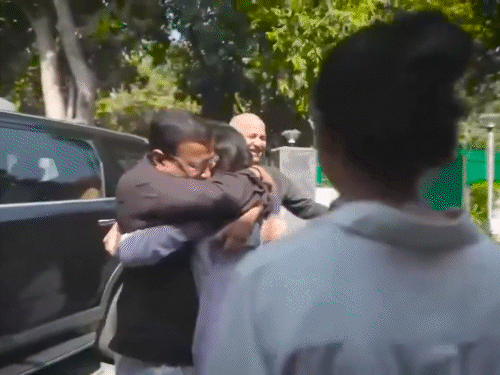 Delhi CM Argues Own Case