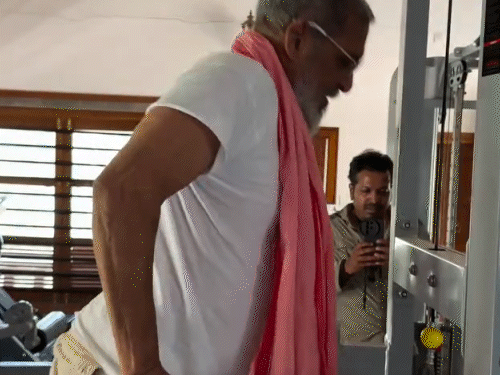 76 साल के नाना पाटेकर ट्राइसेप डिप्स करते दिखे:जिम में गमछे में दिखे एक्टर, शिल्पा शेट्टी ने की फिटनेस की तारीफ