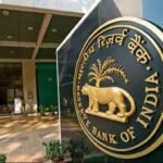 RBI ने रुपए के ट्रेड पर लगी पाबंदियां हटाईं:अब फॉरेक्स डीलर्स NDF मार्केट में पोजीशन ले सकेंगे; मार्च में लगी थी रोक