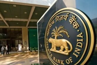 RBI ने रुपए के ट्रेड पर लगी पाबंदियां हटाईं:अब फॉरेक्स डीलर्स NDF मार्केट में पोजीशन ले सकेंगे; मार्च में लगी थी रोक