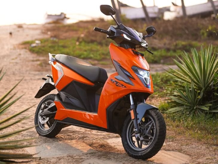 सिंपल अल्ट्रा ई-स्कूटर ₹2.35 लाख में लॉन्च:एक बार चार्ज करने पर400km चलेगा, यह देश में सबसे ज्यादा रेंज वाला स्कूटर