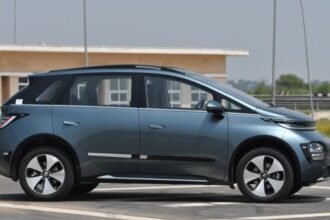 MG मोटर्स ने लॉन्च की विंडसर EV की टैक्सी 'कम्यूट':कीमत ₹13.49 लाख, सिंगल चार्ज पर चलेगी 332 किमी; इसमें 6 एयरबैग्स मिलेंगे