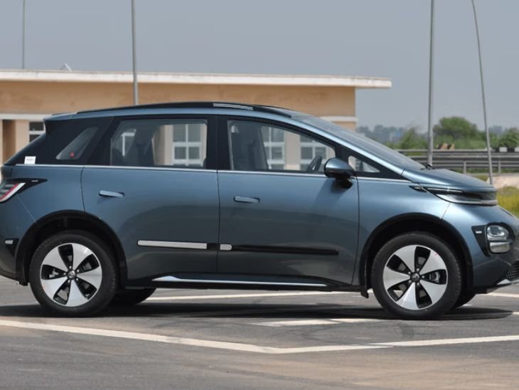 MG मोटर्स ने लॉन्च की विंडसर EV की टैक्सी 'कम्यूट':कीमत ₹13.49 लाख, सिंगल चार्ज पर चलेगी 332 किमी; इसमें 6 एयरबैग्स मिलेंगे