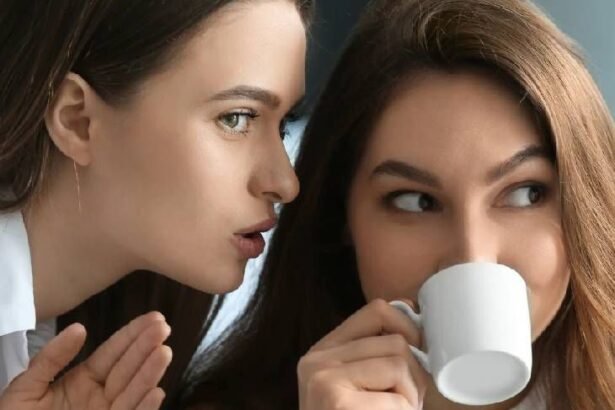पीठ पीछे बात करने में मिलनसार लोग सबसे आगे:गॉसिप बुरी नहीं, समाज को जोड़ने में इसकी बड़ी भूमिका – मनोवैज्ञानिक