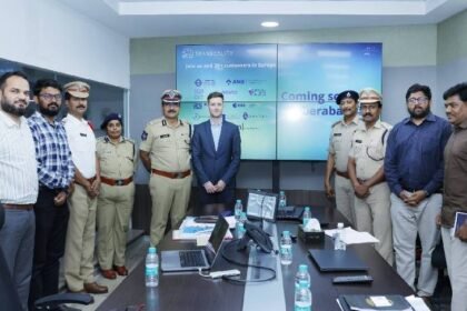 स्कूल बसों का लंदन जैसा हाईटेक नेटवर्क तेलंगाना में:एक रूट के कई स्कूलों के लिए साझा बस, खास एप से जुड़ेंगे पेरेंट्स, स्कूल-ऑपरेटर