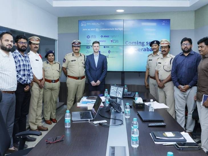 स्कूल बसों का लंदन जैसा हाईटेक नेटवर्क तेलंगाना में:एक रूट के कई स्कूलों के लिए साझा बस, खास एप से जुड़ेंगे पेरेंट्स, स्कूल-ऑपरेटर