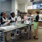 अमेरिका के 60 मेडिकल संस्थानों में ‘पाक-कला’ कोर्स में:सिर्फ डाइट नहीं बदलेंगे डॉक्टर, खाना बनाने का तरीका बताकर भी बीमारी दूर करेंगे