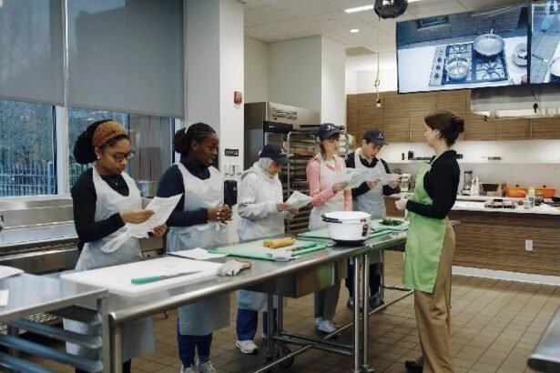 अमेरिका के 60 मेडिकल संस्थानों में ‘पाक-कला’ कोर्स में:सिर्फ डाइट नहीं बदलेंगे डॉक्टर, खाना बनाने का तरीका बताकर भी बीमारी दूर करेंगे