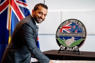 काश पटेल पर गैर-जिम्मेदाराना व्यवहार के आरोप:हॉकी के दीवाने हैं FBI चीफ, रंगबिरंगे मोजों और भारत से सिलवाए सूट का मजाक उड़ाते थे दोस्त