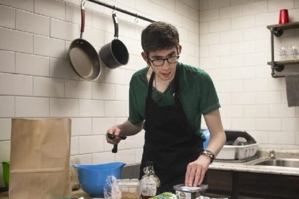 ऑटिज्म से जूझ रहे युवा बेहतर शेफ साबित हो रहे:कुकिंग जॉब्स में छिपी संभावनाओं को तराशने के लिए ‘शेफ्स ऑन द स्पेक्ट्रम’ पहल