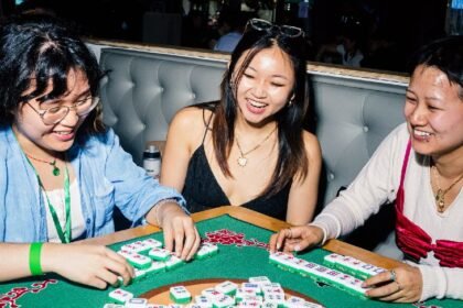 युवाओं को पसंद आ रहा बुजुर्गों वाला खेल ‘महजोंग:टाइल्स टकराने की ‍आवाज में सुकून; रणनीति बनाने-समझने के बहाने दोस्ती के मौके