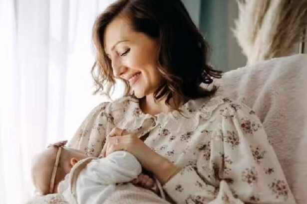 ‘परफेक्ट मां’ बनने का प्रेशर:देश की 22% माताएं डिप्रेशन में, हर समय खुश रहने का दबाव खतरनाक