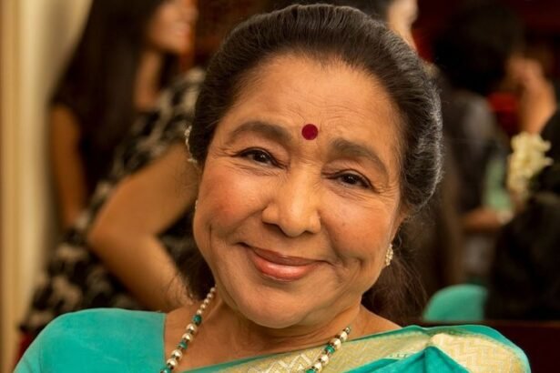 आशा भोसले मुंबई के ब्रीच कैंडी हॉस्पिटल में भर्ती:पोती बोलीं- थकान और छाती में इन्फेक्शन हुआ; पहले हार्ट अटैक की खबर आई थी