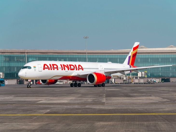 Mumbai Airport | Air India Staff Protest Salary Hike