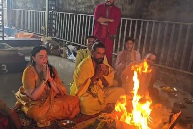 रेमो डिसूजा पत्नी के साथ नलखेड़ा पहुंचे:फिल्म डायरेक्टर ने किए मां बगलामुखी के किए दर्शन; यज्ञशाला में सपत्नीक हवन किया