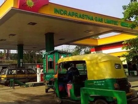 दिल्ली-NCR में CNG आज से ₹1 महंगी हुई:दो दिन में दाम ₹3 बढ़े, दिल्ली में ₹80.09 और नोएडा-गाजियाबाद में ₹88.70 किलो हुई