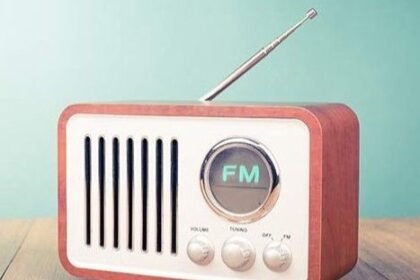 FM रेडियो पर संकट, सरकार से राहत की मांग:कंपनियों ने कहा- लाइसेंस फीस हटाएं, GST घटाएं; नहीं तो थम जाएगी इंडस्ट्री की रफ्तार