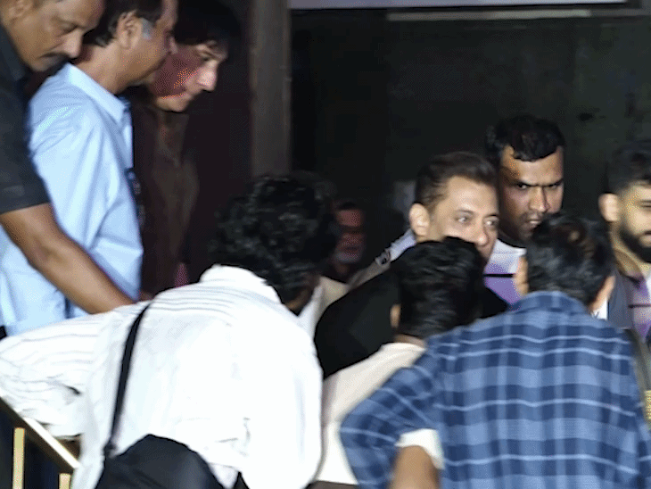 सलमान खान को पैपराजी ने घेरा:नाराजगी पर चिल्ला-चिल्लाकर बोला- सॉरी भाईजान, फिर एक्टर ने दिए पोज, पहले कहा था- ऐसे सौ जला दूंगा