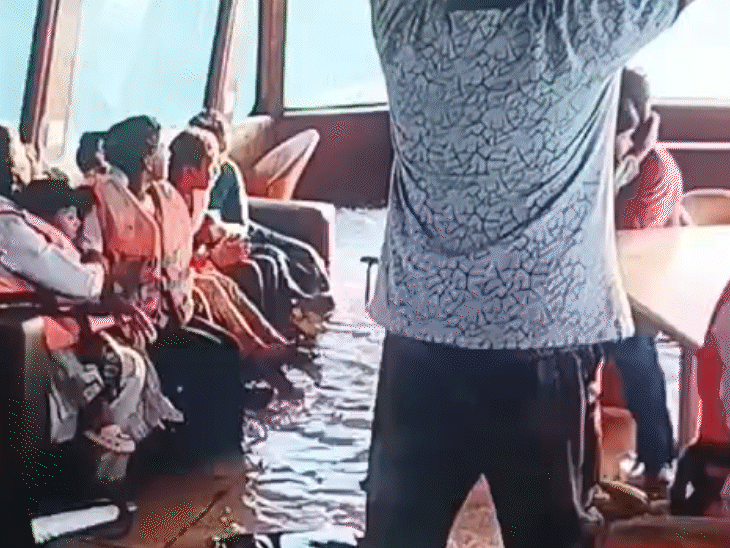 MP Jal Nigam Officer Saves Tourists From Bargi Dam Cruise Accident
