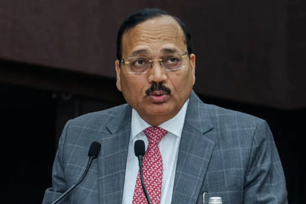CJI सूर्यकांत ने कॅाकरोच वाले बयान पर सफाई दी:कहा- मेरा बयान गलत तरीके से पेश किया गया, मैंने फर्जी डिग्रीधारियों की आलोचना की