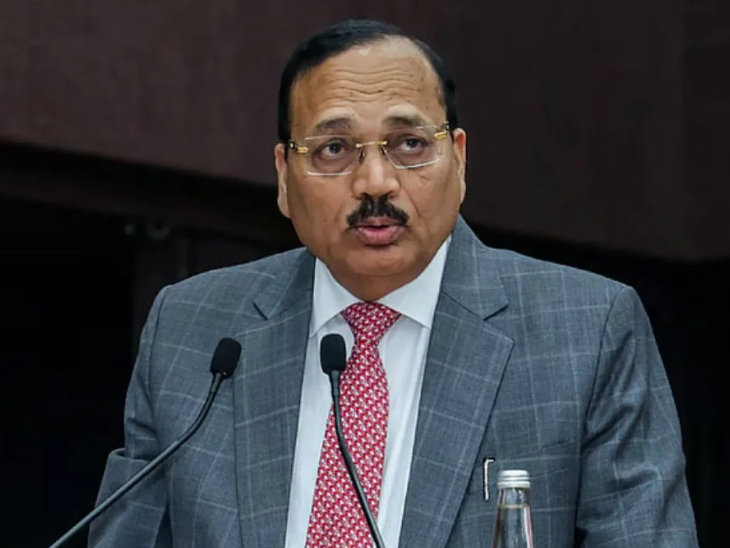CJI सूर्यकांत ने कॅाकरोच वाले बयान पर सफाई दी:कहा- मेरा बयान गलत तरीके से पेश किया गया, मैंने फर्जी डिग्रीधारियों की आलोचना की