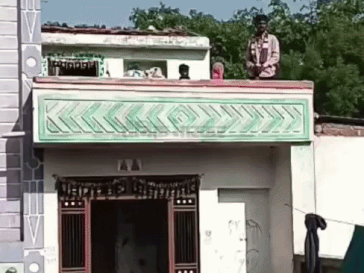 सायरा में 11 लाख की बड़ी चोरी:ठेकेदार के घर से 7 किलो चांदी और नकदी ले उड़े चोर, नीचे सोती रही पत्नी; ऊपर बदमाशों ने तोड़ी अलमारी