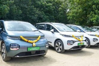 मई में रिकॉर्ड 25.31 लाख गाड़ियां बिकीं:इनमें पहली बार EV की हिस्सेदारी 11% के पार, मिडल ईस्ट संकट से महंगे हुए ईंधन का असर