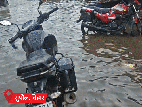 हिमाचल-उत्तराखंड और जम्मू-कश्मीर में सीजन की पहली बर्फबारी; उत्तर प्रदेश और मध्य प्रदेश समेत छह राज्यों में गुरुवार को बारिश का अलर्ट; बरेली में तूफानी बारिश से पेड़ गिरा, मिट्टी की दीवार ढहने से तीन लोगों की मौत