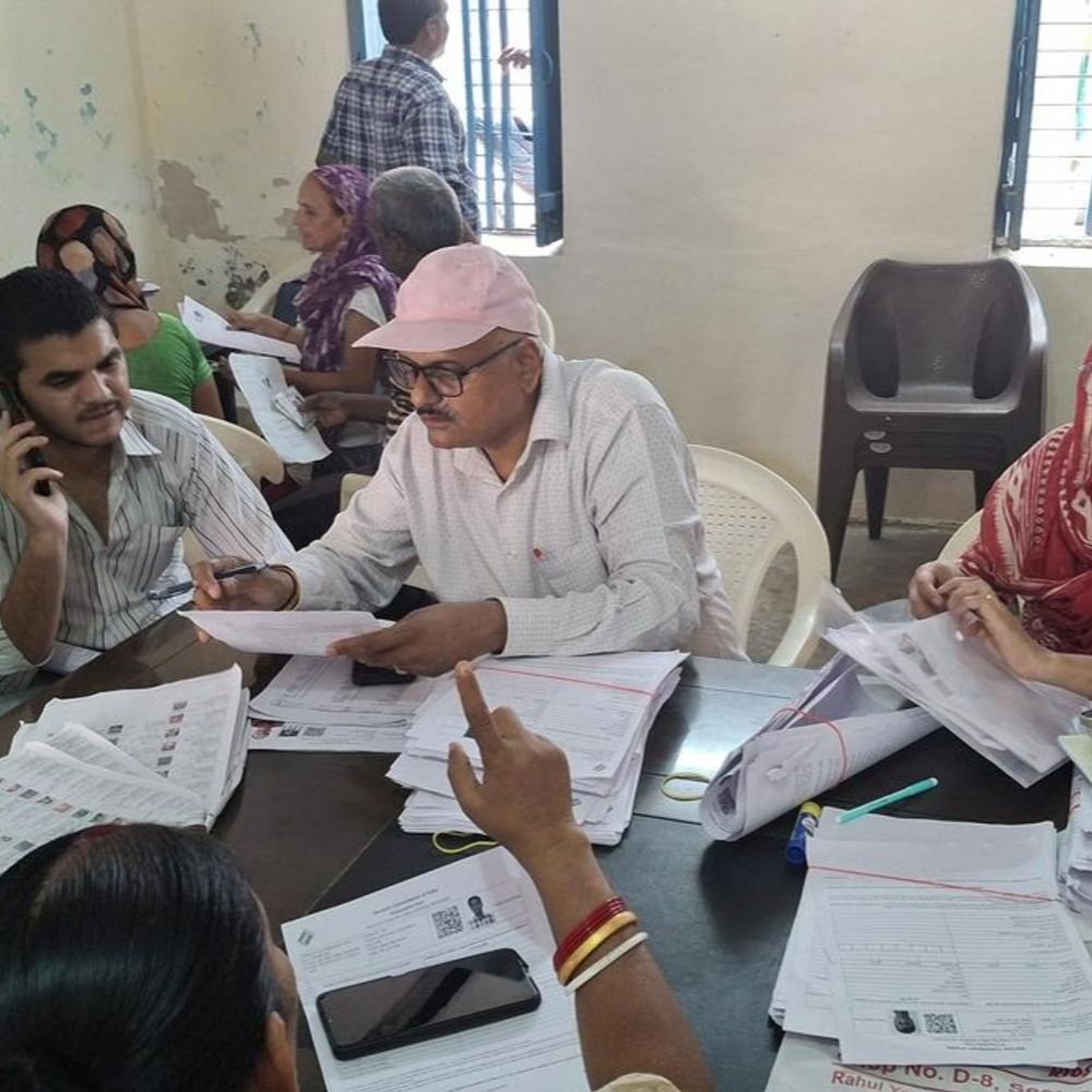 दिल्ली SIR: केजरीवाल-कुमारी सहित 33 लाख मतदाताओं को नोटिस, अंतिम सूची 4 नवंबर को