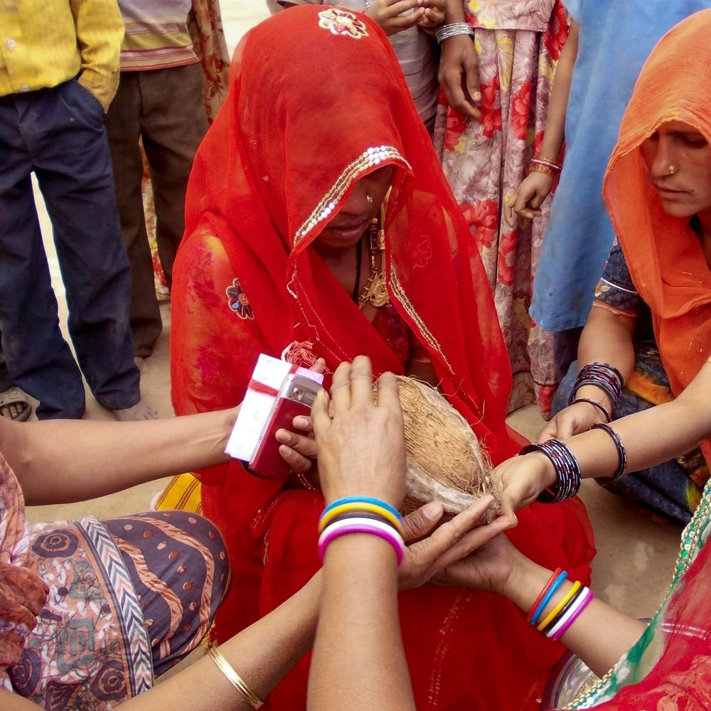 गुजरात के वाडिया गांव में बाल सगाई से देह व्यापार रोकने की कोशिश, 7 साल में सगाई 18 में शादी