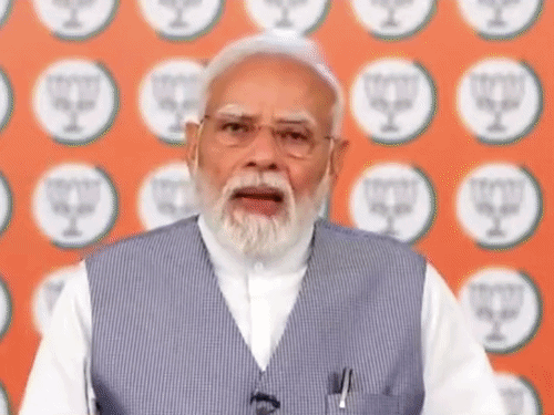 पीएम मोदी ने वाराणसी से वडनगर जा रहे सेवा यात्रियों से की बातचीत, समाज के लिए काम करने का आह्वान किया, वोटबैंक राजनीति से ऊपर रहने की सलाह दी