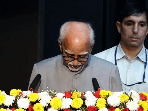 हामिद अंसारी ने पूर्व पीएम नेहरू की बात दोहराई: भारत को असली खतरा कम्युनिज्म से नहीं, हिंदू दक्षिणपंथी सांप्रदायिकता से था हामिद अंसारी ने पूर्व पीएम नेहरू की बात दोहराई: भारत को असली खतरा कम्युनिज्म से नहीं, हिंदू दक्षिणपंथी सांप्रदायिकता से था