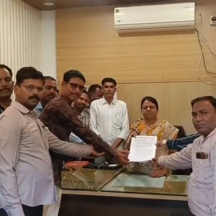 रोजगार सहायकों ने अतिरिक्त काम के बदले मानदेय मांगा:अन्य विभागीय योजनाओं के लिए राज्य स्तर से अनुमति और पारिश्रमिक तय करने की मांग