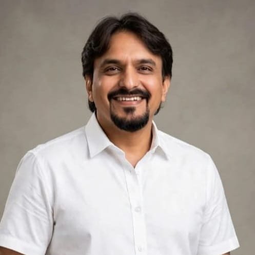 सोमवार भस्म आरती दर्शन:जटाधारी भगवान महाकाल को भांग, चंदन और आभूषण अर्पित कर राजा स्वरूप श्रृंगार किया गया सोमवार भस्म आरती दर्शन:जटाधारी भगवान महाकाल को भांग, चंदन और आभूषण अर्पित कर राजा स्वरूप श्रृंगार किया गया